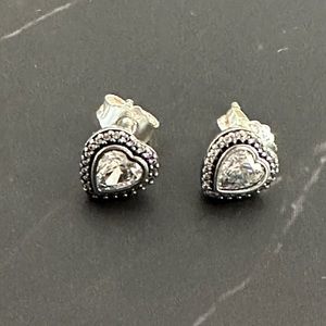 Pandora sparkling hearts stud earrings